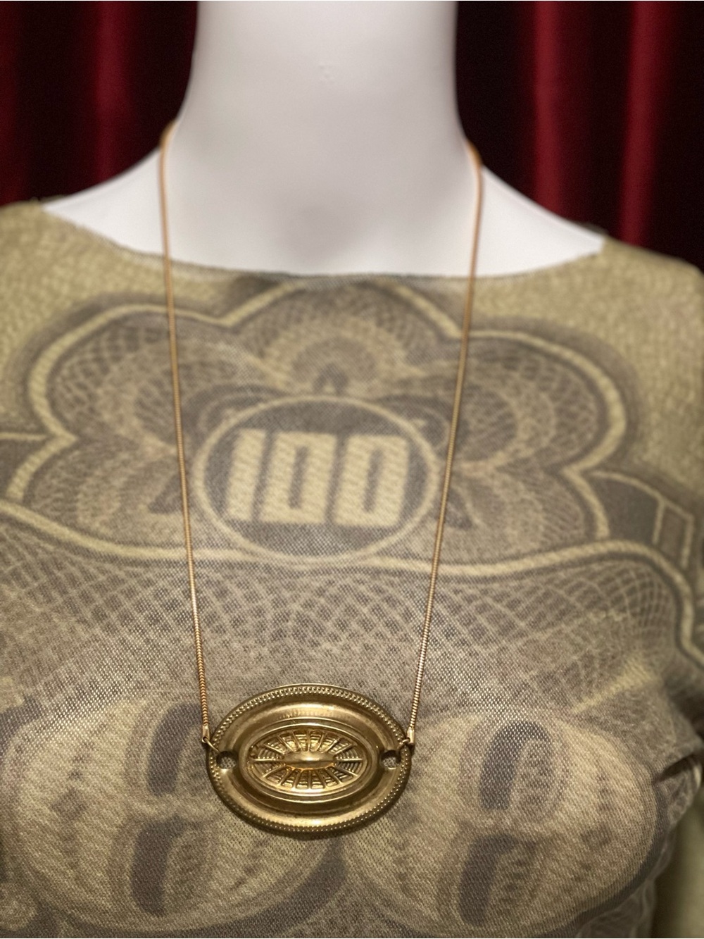 Vintage Gold Oval Medallion Pendant Necklace - Women Jewelry
